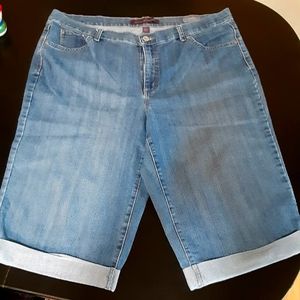 Women's capri pant, the Ashley. Used but in great shape.